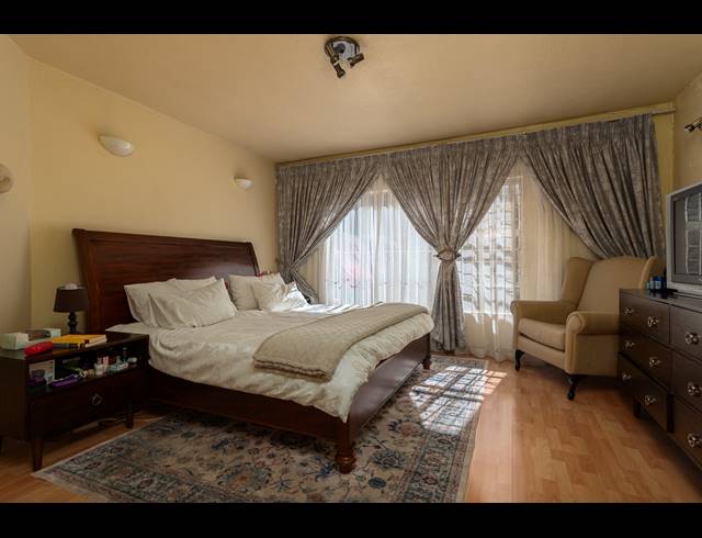 3 BEDROOM FREEHOLD FOR SALE IN SUIDEROORD